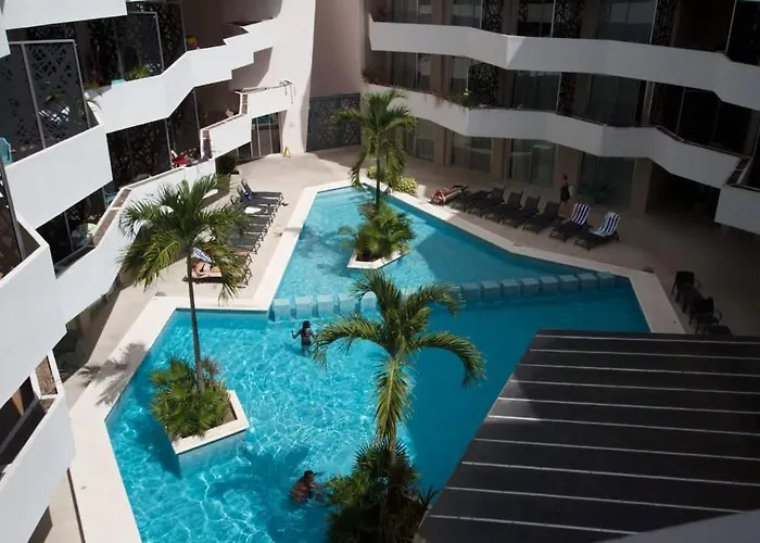 Luxury 2br 2ba, Sauna, Cinema, Rooftop Pool Сasa de vacaciones *