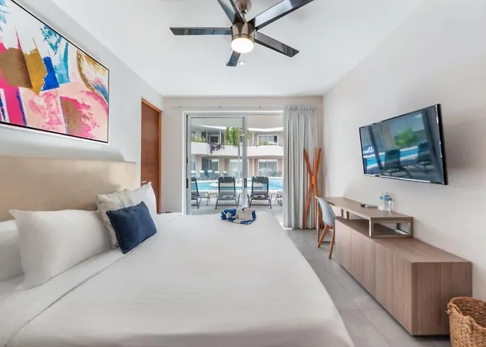 Luxury 2br 2ba, Sauna, Cinema, Rooftop Pool *