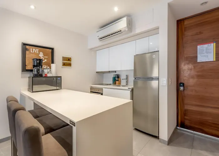 Luxury 2br 2ba, Sauna, Cinema, Rooftop Pool *