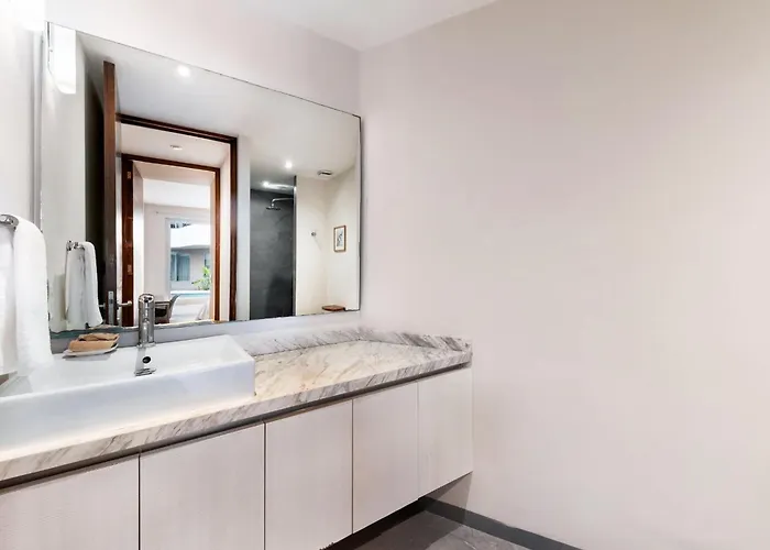Luxury 2br 2ba, Sauna, Cinema, Rooftop Pool *